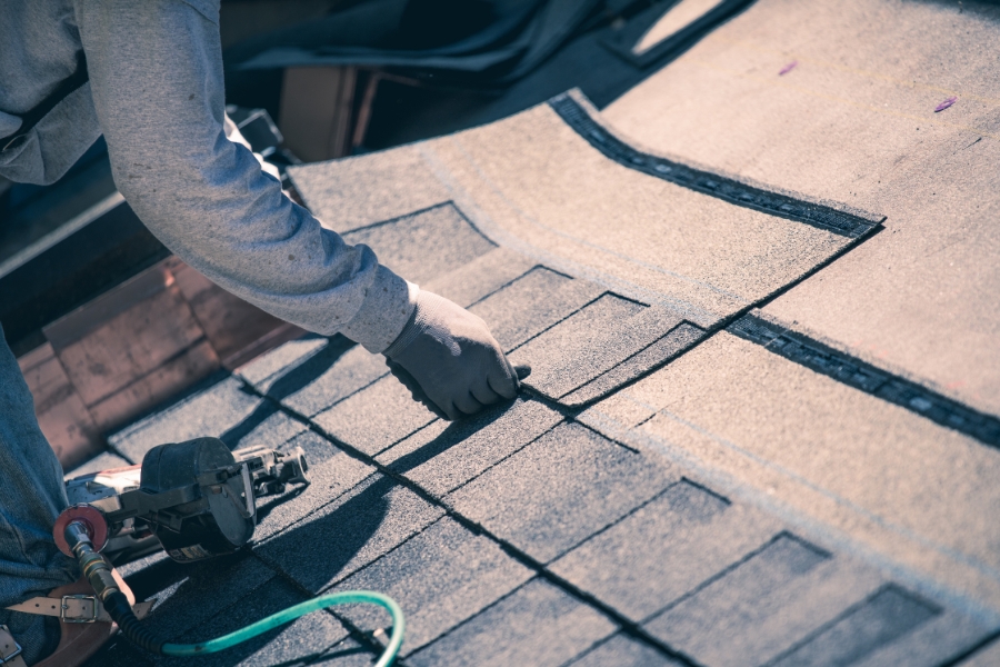 contractor-close-up-installing-new-asphalt-shingles-roof-at-house-north-east-el-paso-tx